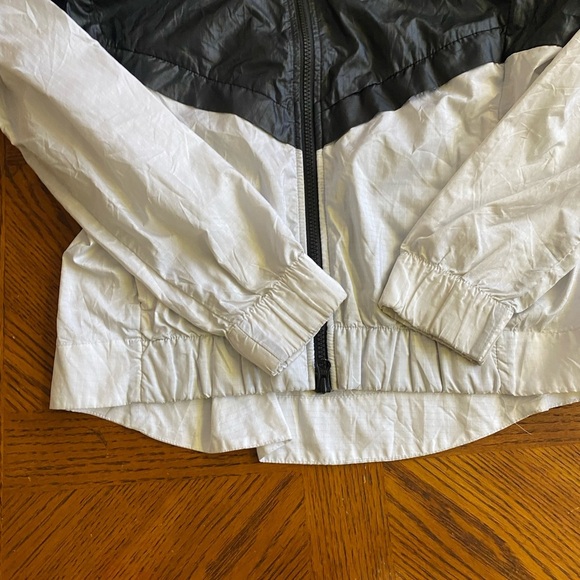 Nike Black and White Windbreaker Jacket - Picture 5 of 7